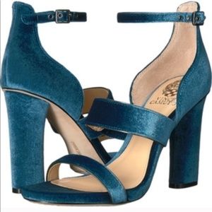 Re-Posh!!!! NWT Vince Camuto ROBEKA heeled Sandal